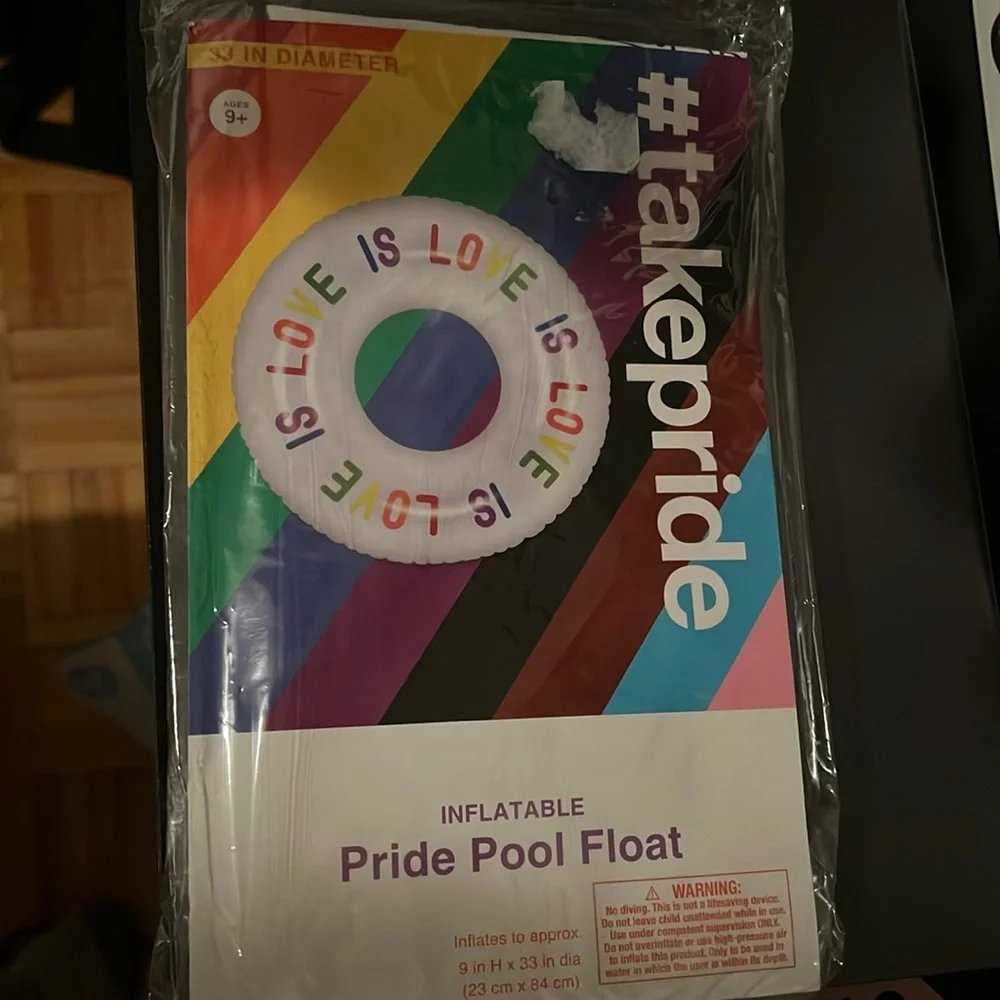 Pride Pool Float🏳️🌈 - Picture 1 of 2